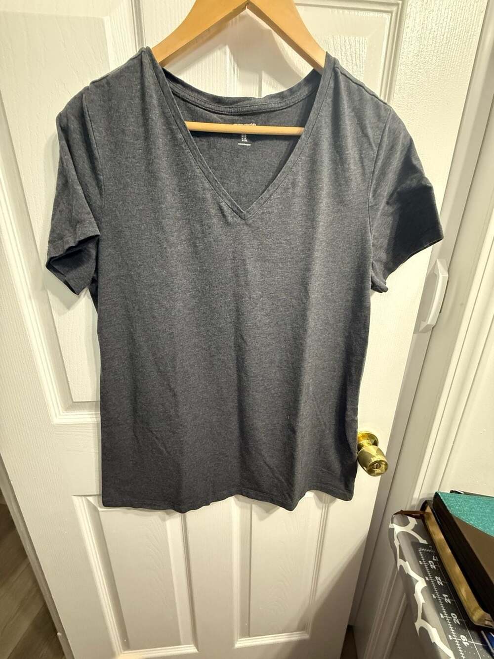 Amazon Essentials Women's Charcoal Grey V-Neck T-Shirt Size XL